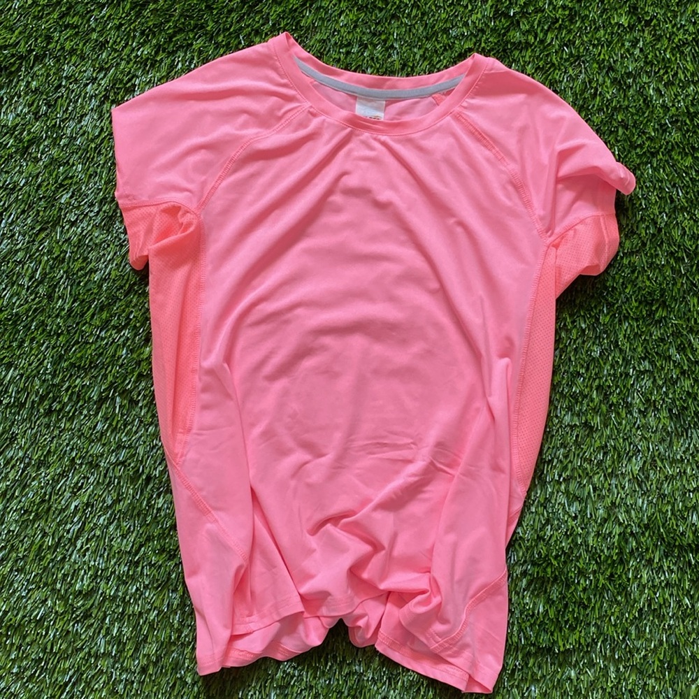 AVÍA. PINK 💕T-shirt for training but you would look also sporty-chic.